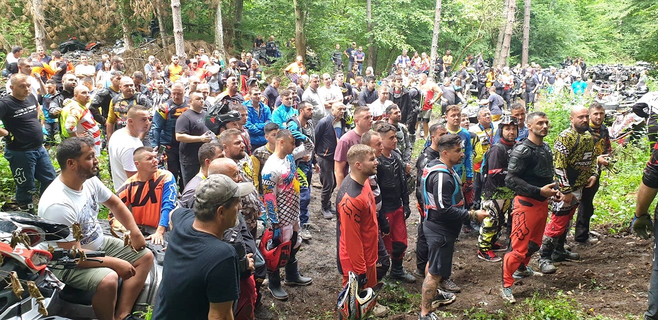 Video | Sute de ”ATV-iști” reuniți în pădurile Sibiului. Polițiștii au dat o amendă de 3.000 de lei