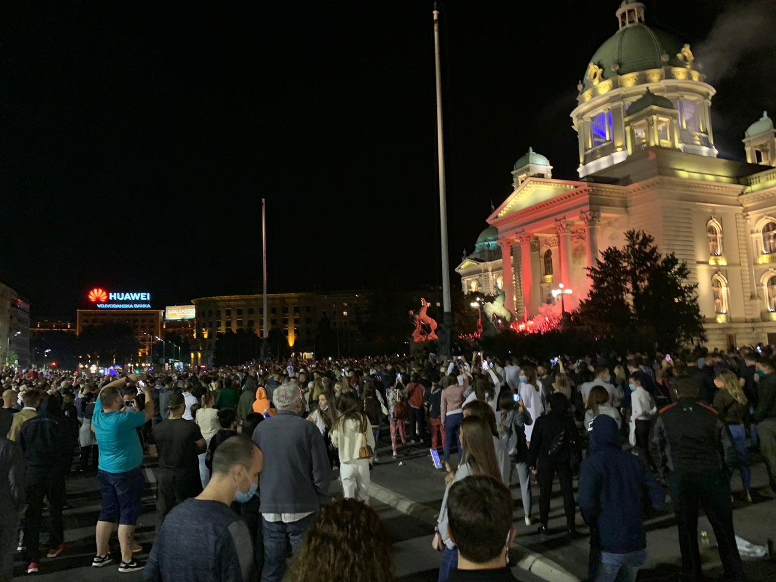 Serbia renunță la reimpunerea unor restricții, după proteste violente