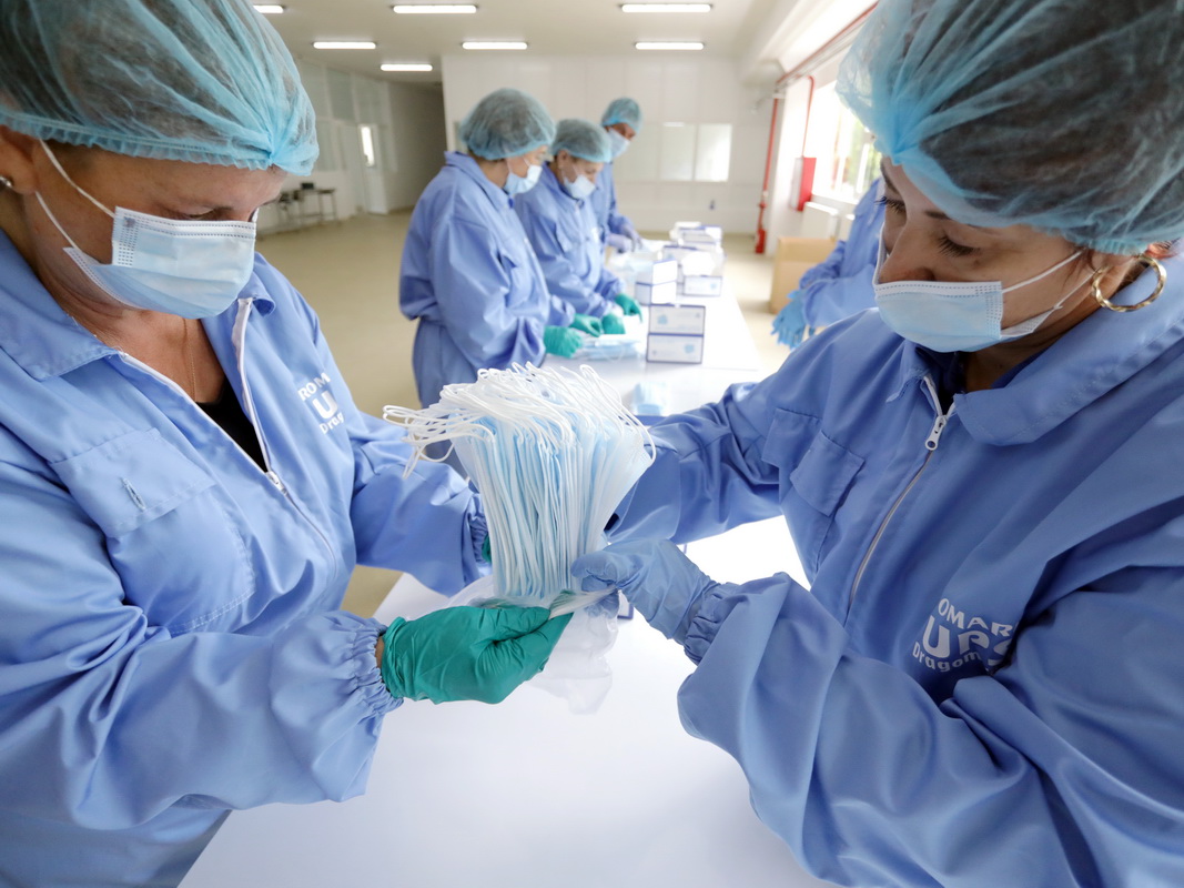 Studiu coronavirus: măștile chirugicale oferă cea mai mare protecție, bandanele, cea mai slabă