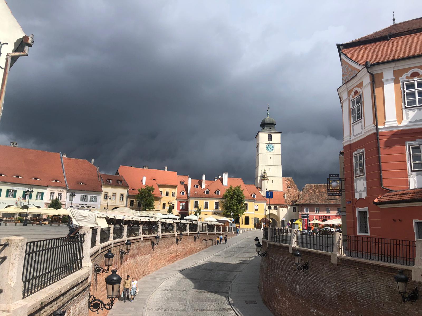 Meteorologii anunță cod galben și ploi puternice în weekend