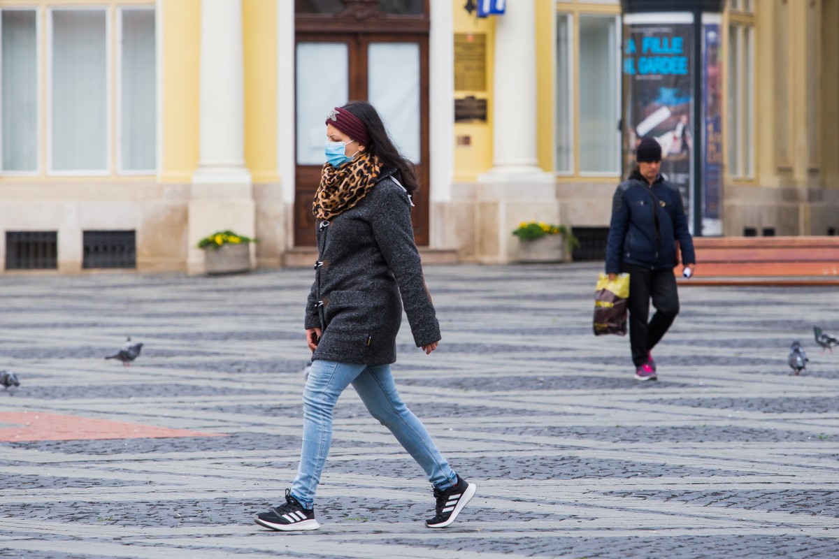14 amenzi în valoare totală de 500 de lei, pentru cei prinși fără mască