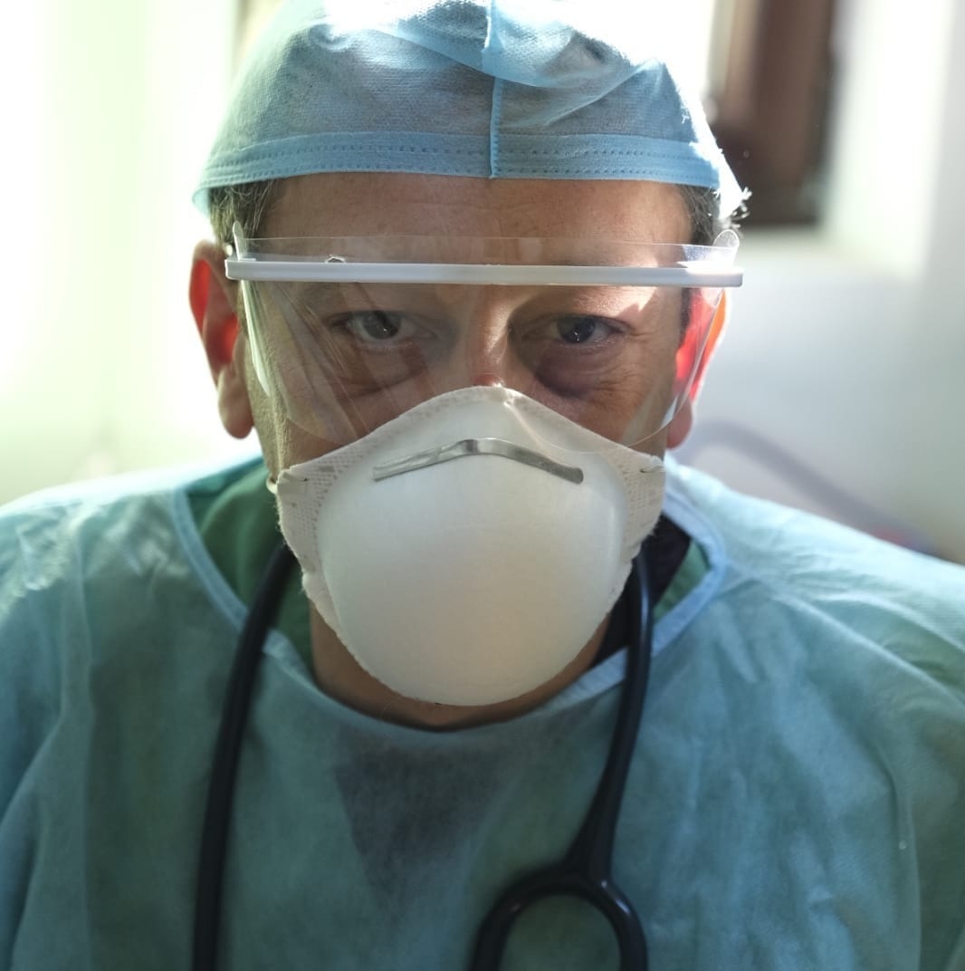 Lupta unui medic cu ”specialiștii” de pe Facebook:  ”Oameni care poate nu au citit nici măcar o jumătate de pagină de medicină reușesc să facă praf experți”