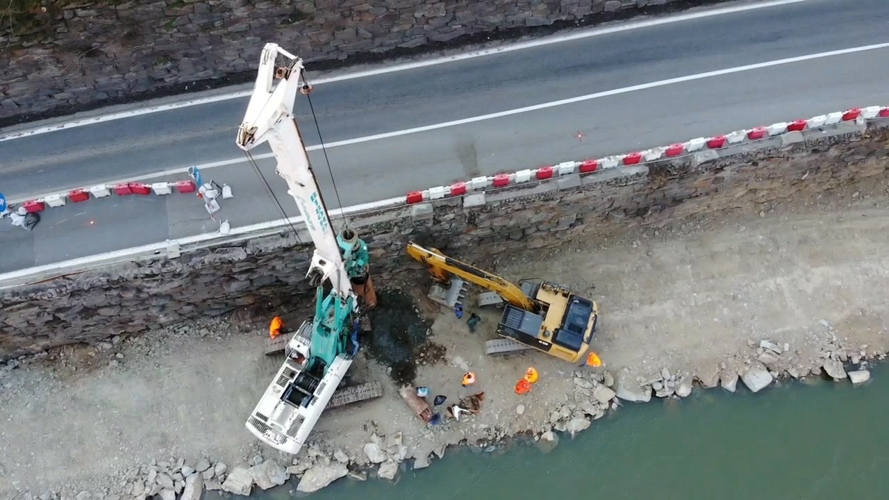 Încă două zile de cozi pe Valea Oltului. Lucrările de la Câineni sunt aproape de finalizare