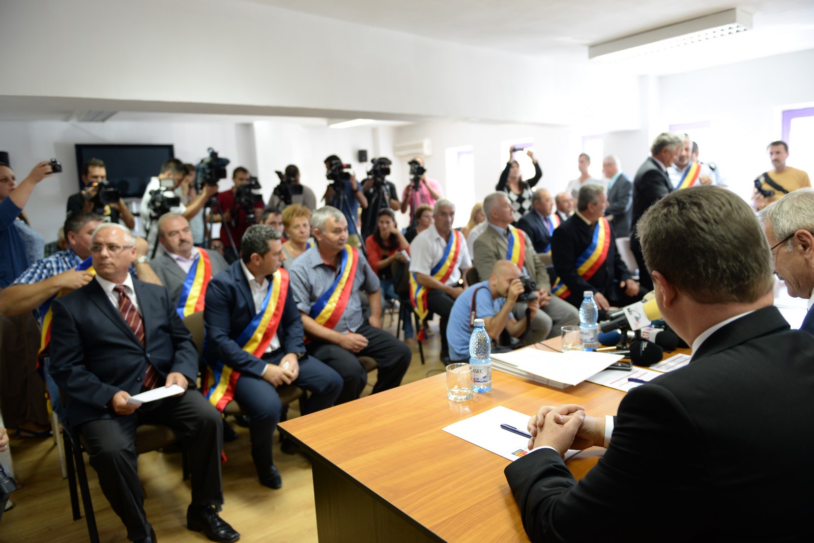 S-a încheiat „mercato-ul” politic din Sibiu. PNL a luat de la PSD, ALDE a luat de la PNL și FDGR, iar PMP a luat de la ALDE