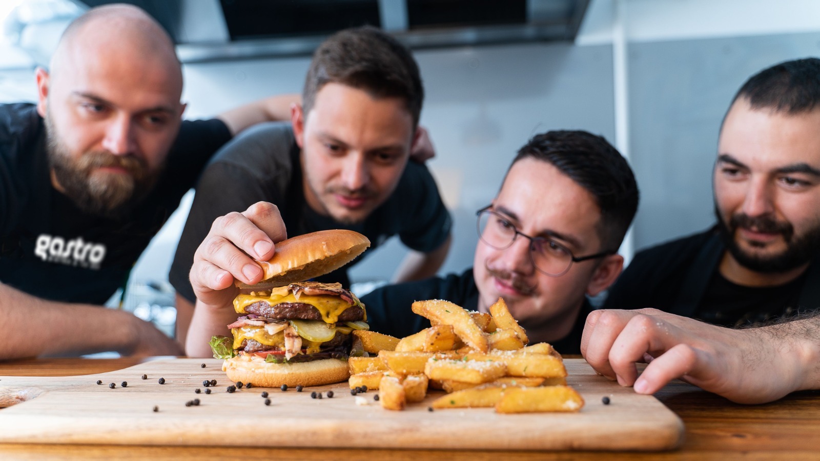 Gastro Bistro & To Go, conceptul creat de tineri pentru tineri, lansat cu succes chiar în mijlocul crizei Covid-19