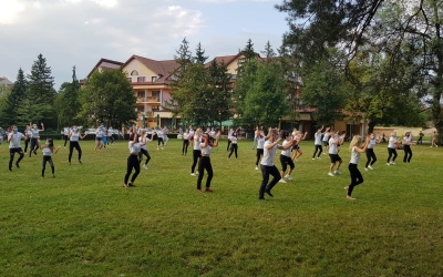 VIDEO - Flashmob cu 50 de oameni, în parcul Sub Arini: „Am transmis un strop de speranță, prin dans”