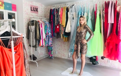 Cum se dezvoltă un magazin pe timp de pandemie? USAdress propune sibiencelor rochii concepute de designeri americani