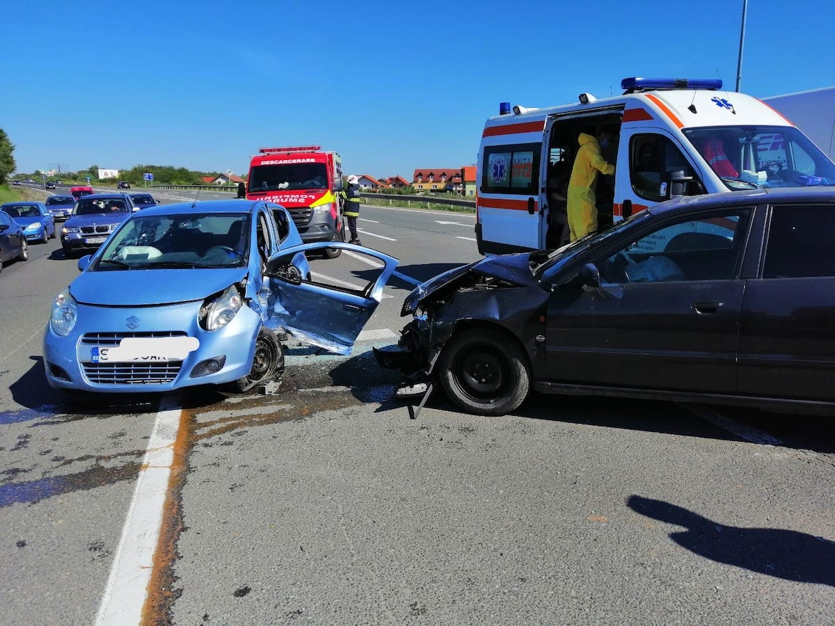 Accident la intrare în Șelimbăr. O victimă este încarcerată