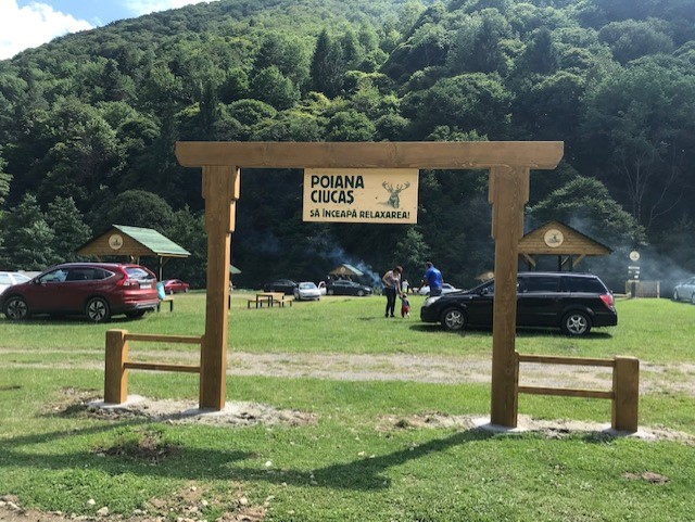 Zonă de picnic și agrement amenajată la Rășinari, pe Valea Ștezii 