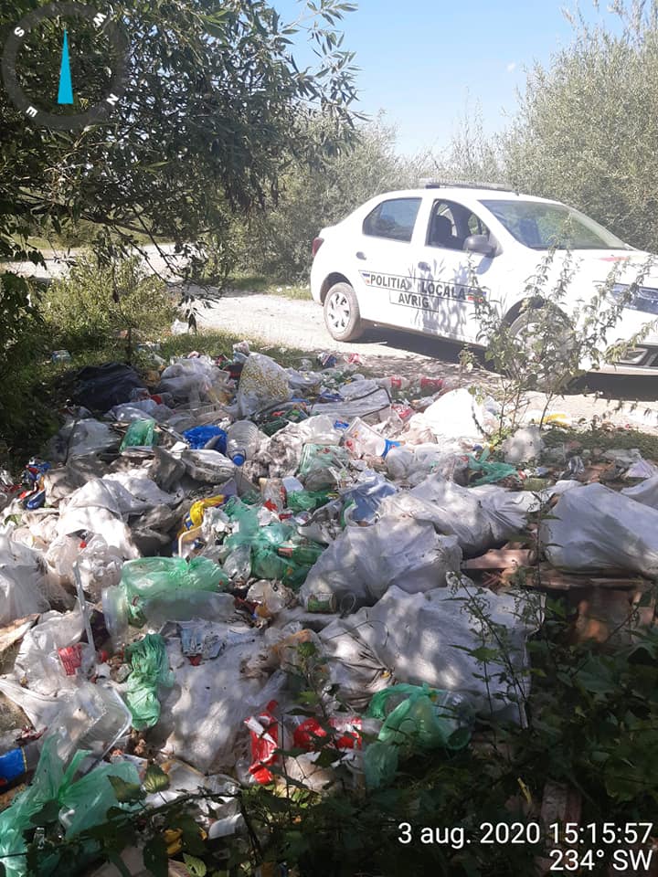 Polițiștii din Avrig au găsit și amendat o persoană, după ce au căutat în gunoi