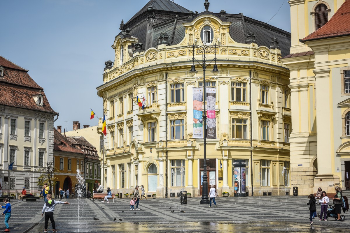 Primăria Sibiu distribuie pachete cu alimente persoanelor defavorizate din municipiul Sibiu