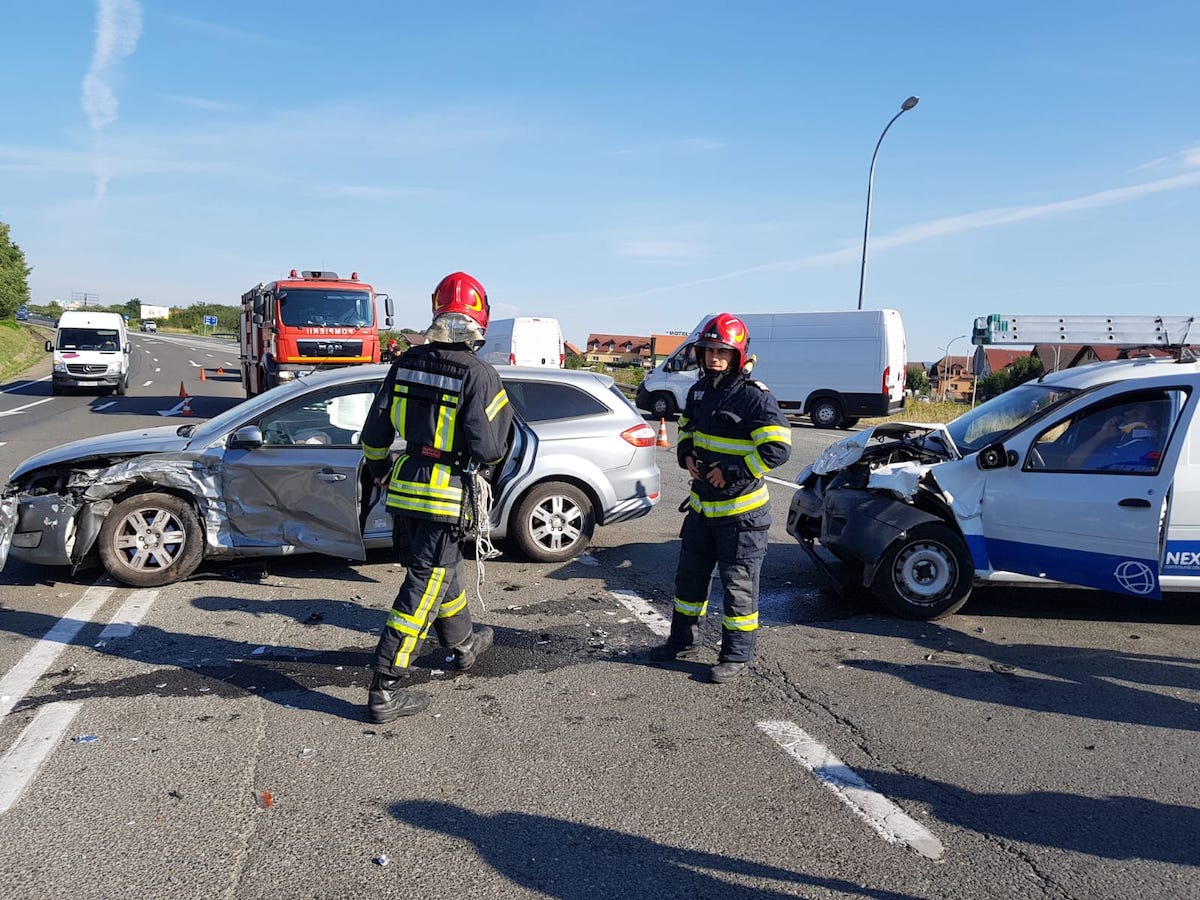 Încă un accident pe DN 1, la intersecția spre Șelimbăr. Doi copii mici se aflau în mașinile implicate