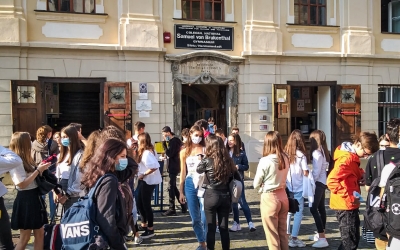 Conflict la Brukenthal între părinții elevilor din ani terminali și conducere. Motivul: orele de după-amiaza