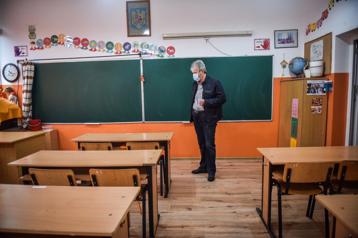 Alte două școli din Sibiu au program de după amiază pentru clasele a VIII-a. Părinții avertizează că vor apela la instanță