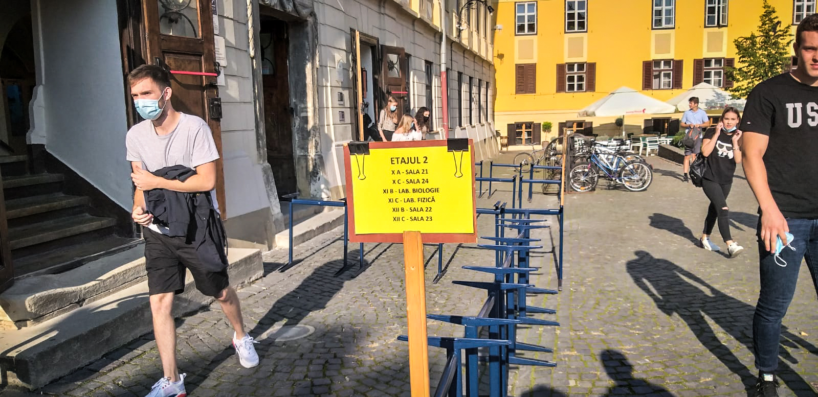 Două școli au intrat în scenariul verde, iar o a treia a trecut de la roșu, la galben