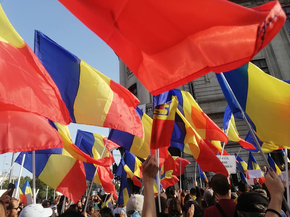Proteste împotriva purtării măștii în mai multe orașe din țară