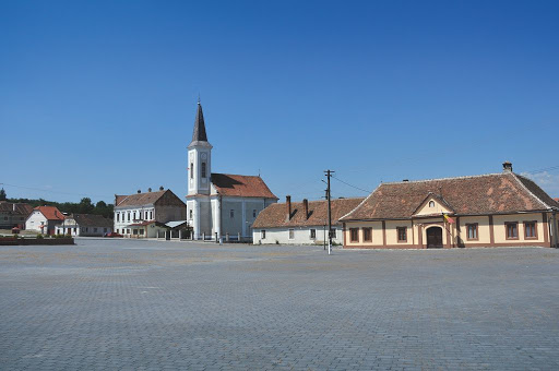 Locuitorii din Miercurea și Arpașu de Sus nu mai sunt obligați să poarte măști în spații deschise
