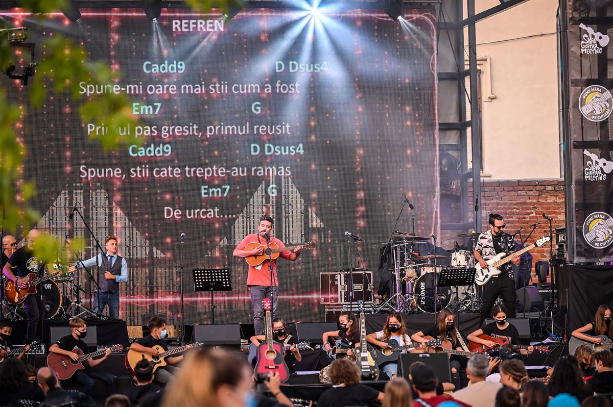 300 de chitariști din toată țara au celebrat moștenirile muzicii rock și folk, la Sibiu Guitar Meeting 2020