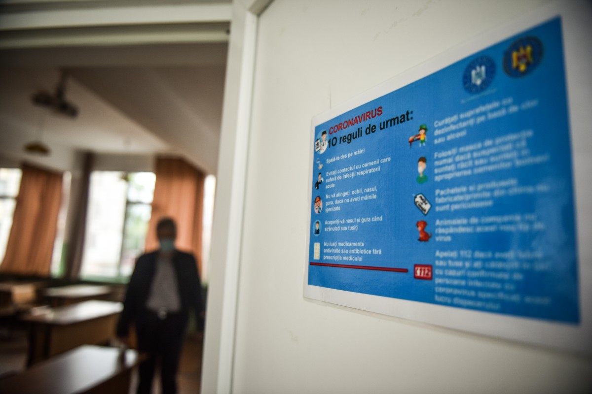 Ministerul Educației anunță două linii Telverde. La ce numere trebuie să sune elevii și părinții pentru a afla cum începe școala