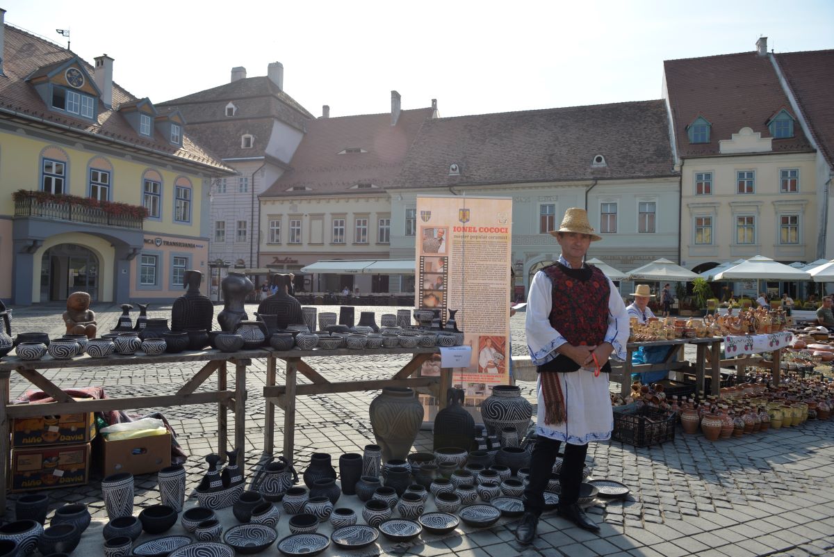 Olarii deschid târg în Piața Mare și Piața Mică din Sibiu