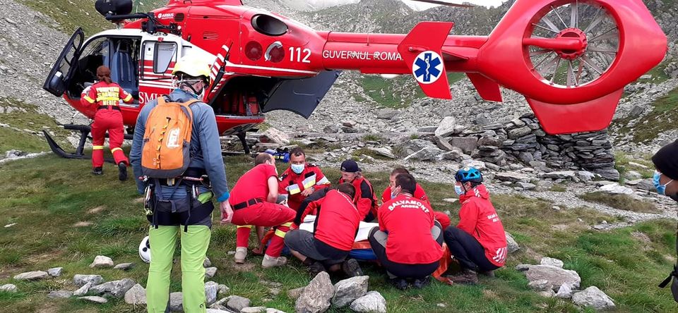 Salvamontiștii sibieni chemați în ajutorul unui tânăr cu probleme cardiace. A fost solicitat elicopterul SMURD