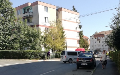 FOTO - 14 mașini au fost ridicate de pe strada Hațegului. Primăria: „Am anunțat public”
