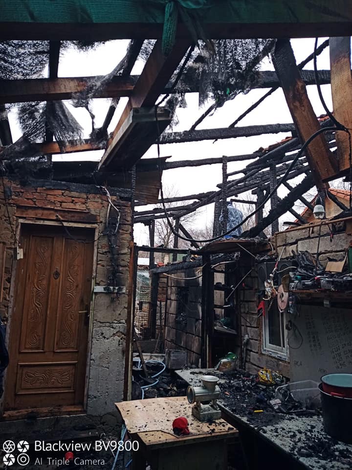 FOTO VIDEO Doi bunici din Cisnădie au nevoie de ajutor pentru a-și reconstrui casa. A ars înainte de Crăciun 