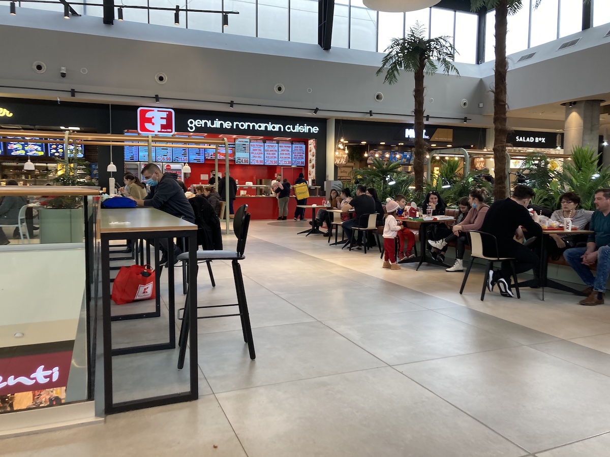 Am mâncat de 50 de lei la food-court-ul din noul mall. Cea mai bună parte a fost desertul