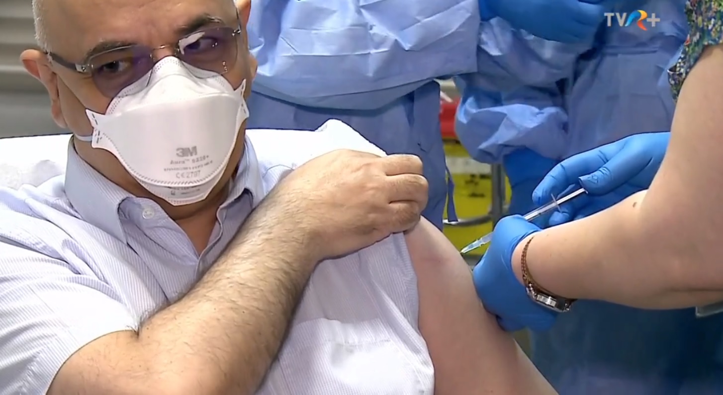 VIDEO Raed Arafat s-a vaccinat împotriva Covid-19: „Nu recomandăm oamenilor să se vaccineze, dacă nu ne vaccinăm și noi”