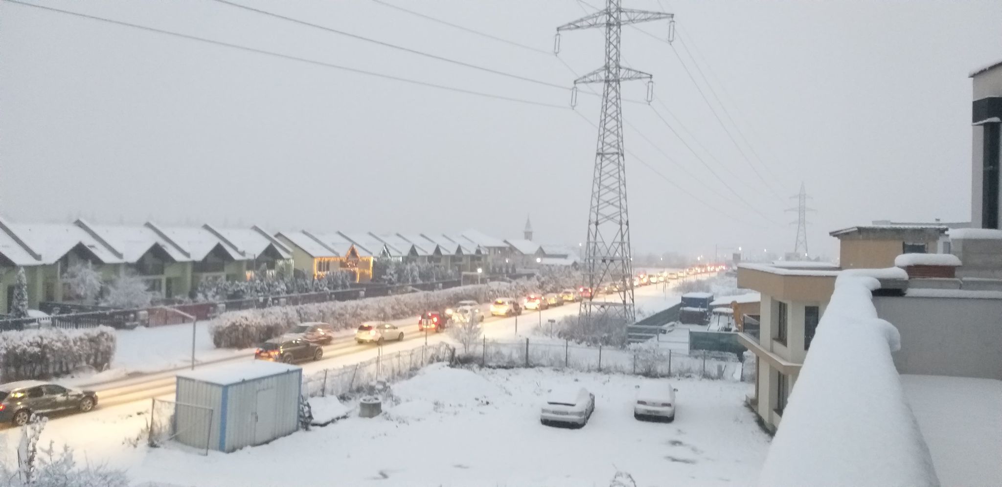 Trafic îngreunat luni dimineață în Sibiu, din cauza ninsorii