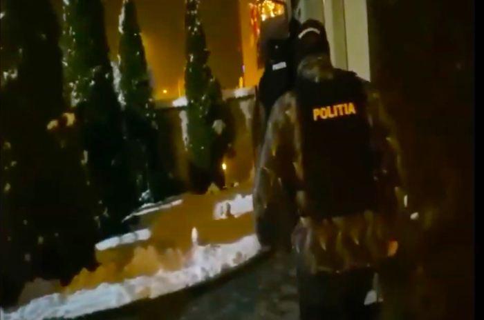 VIDEO - Descinderi la Sibiu și alte județe, în locuințele unor fasificatori de bani