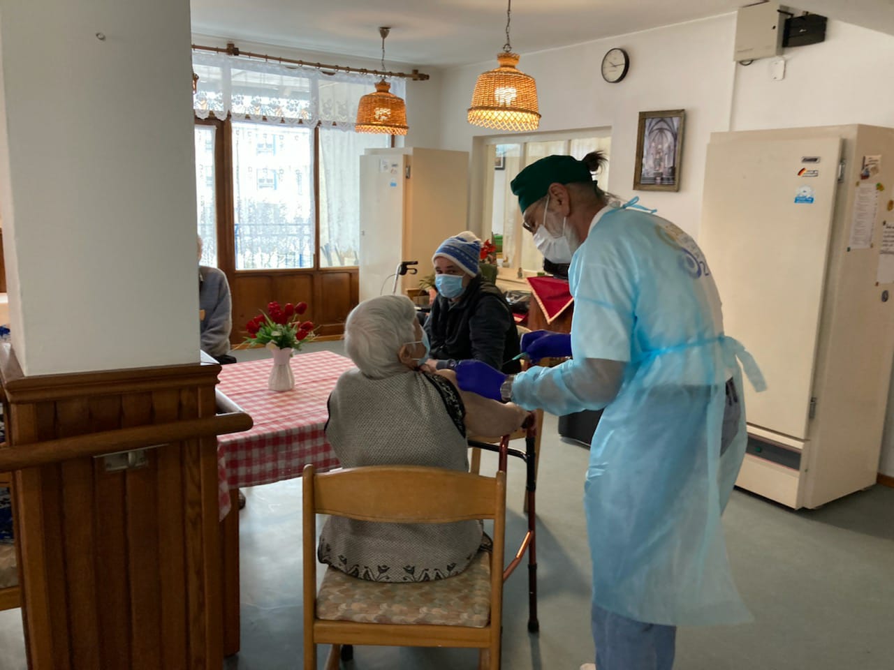 „Pentru noi vaccinul acesta înseamnă libertate”. Vârstnicii de la Carl Wolff și Maria Theresia au fost vaccinați anti Covid 19