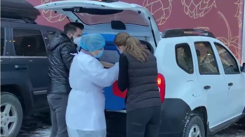 VIDEO Cum se desfășoară vaccinarea la Redal Expo: „Gata, m-am vaccinat!”