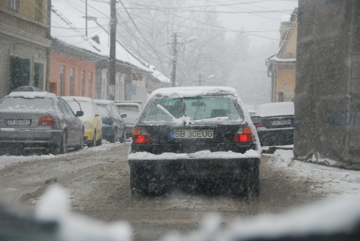 Meteorologii anunță ninsori, vânt și polei