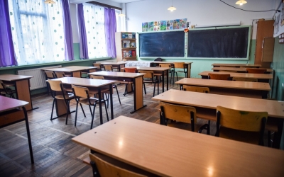 Primăria cumpără 700 de laptopuri pentru școala on-line a profesorilor. Achiziția ar putea fi finalizată abia la anul