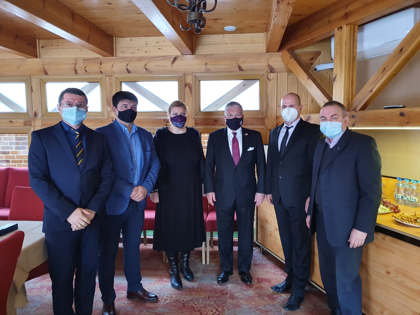 Discuții privind deschiderea Camerei de Comerț Româno-Americane în Sibiu. ”Antreprenorul român alege și începe să gândească la nivel mondial”