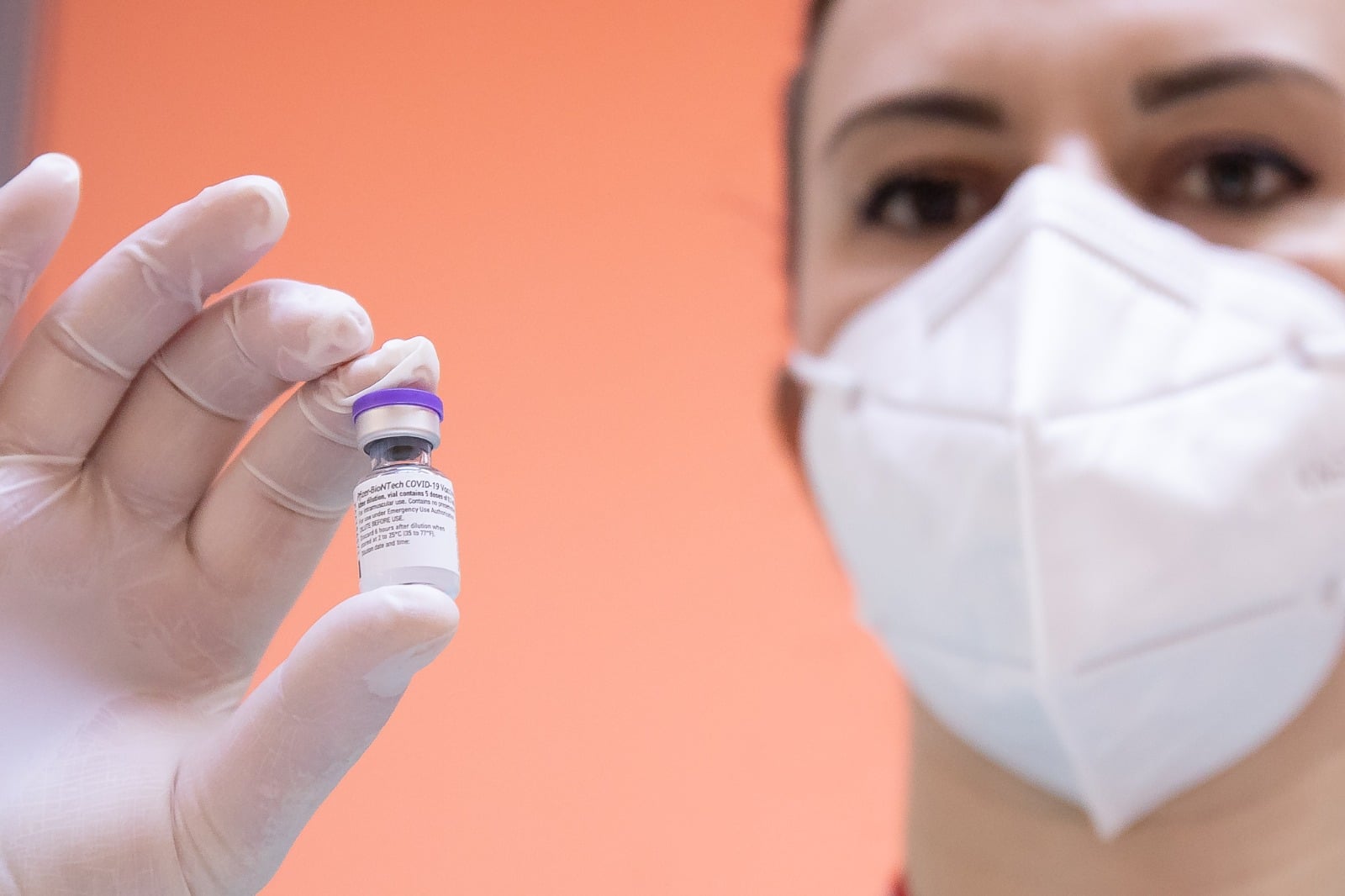 Se modifică accesul la vaccinare. Vârstnicii și persoanele vulnerabile au mai multe doze alocate