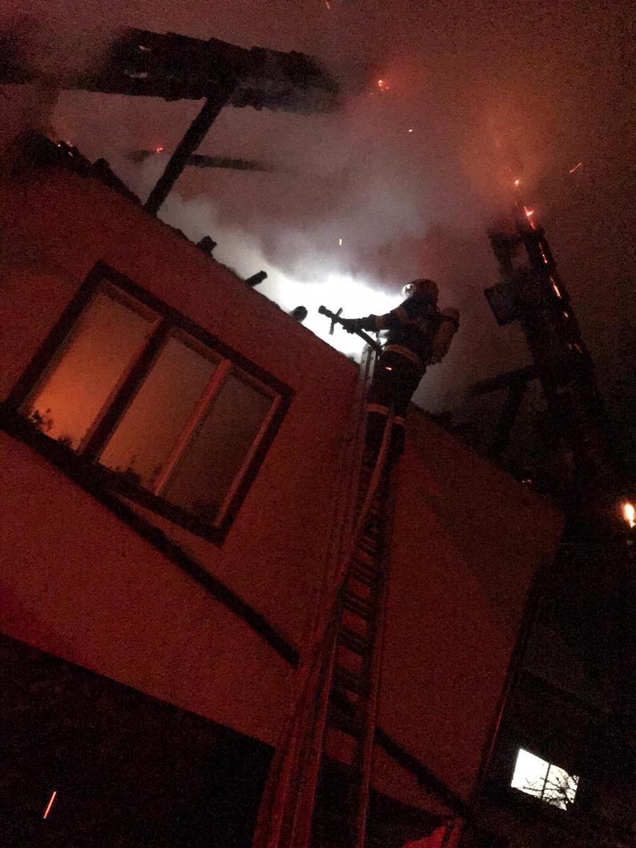 O fostă învățătoare din Săliște și-a pierdut casa în urma unui incendiu. „Toată munca de o viață s-a dus peste noapte”