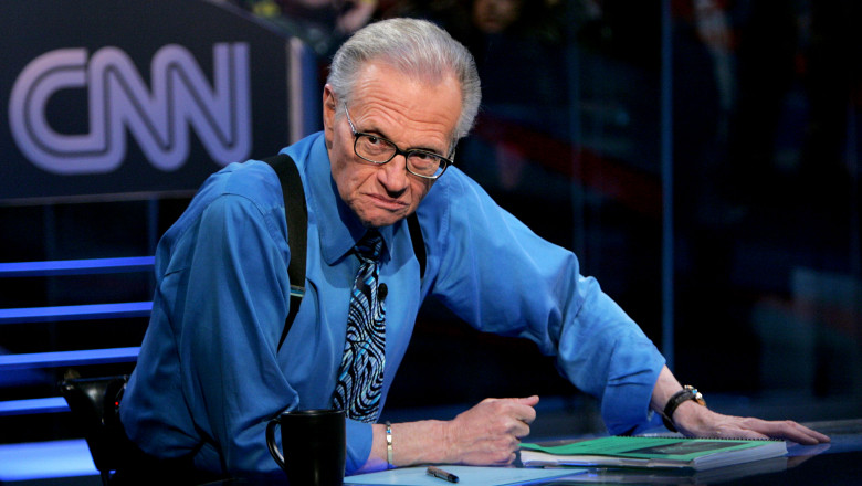 A murit Larry King, cunoscutul realizator TV american. Avea Covid-19
