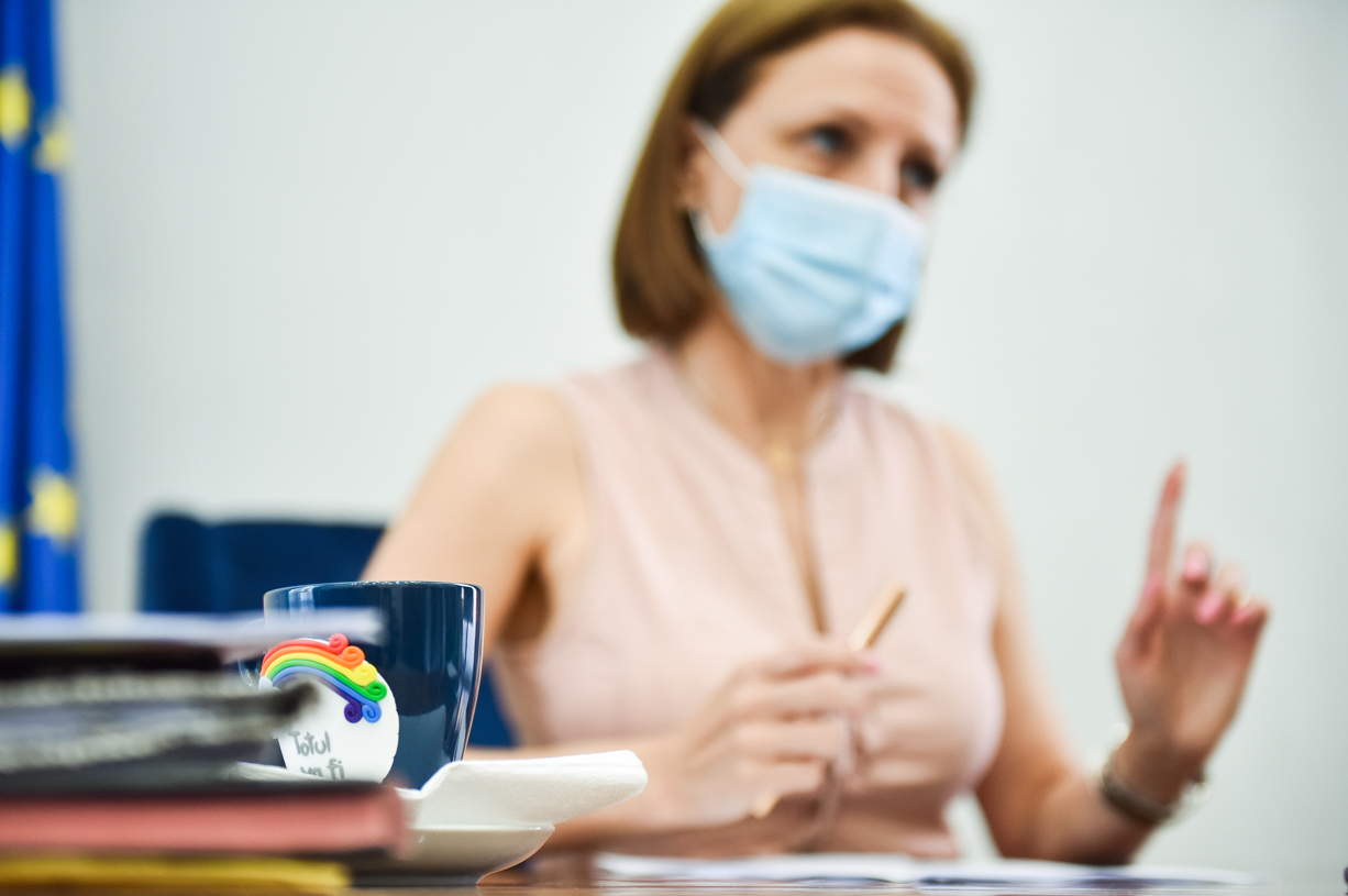 Cîmpean a anulat programările la vaccinare pentru angajații CJ Sibiu care au sărit rândul: ”o regretabilă eroare”