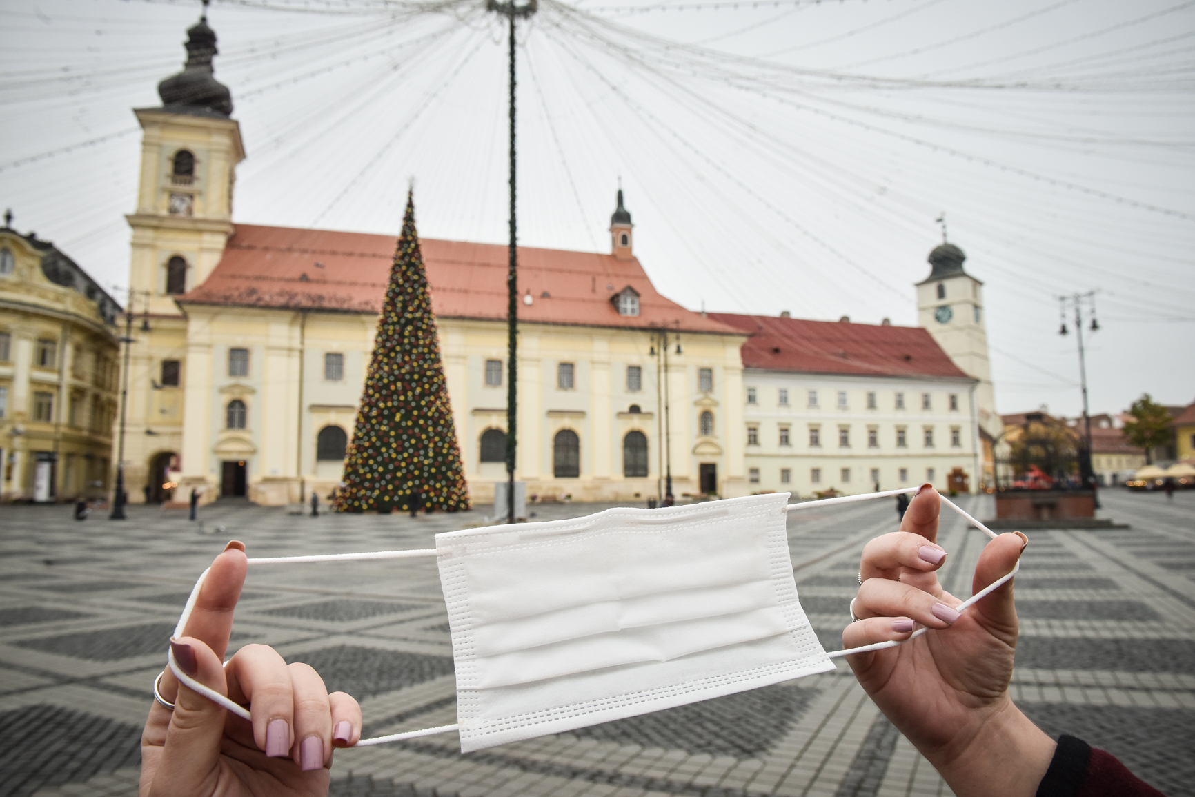 În timp ce țări din Europa ”se închid”, Sibiul încheie luna cu scăderi: incidența se apropie de un caz la mia de locuitori