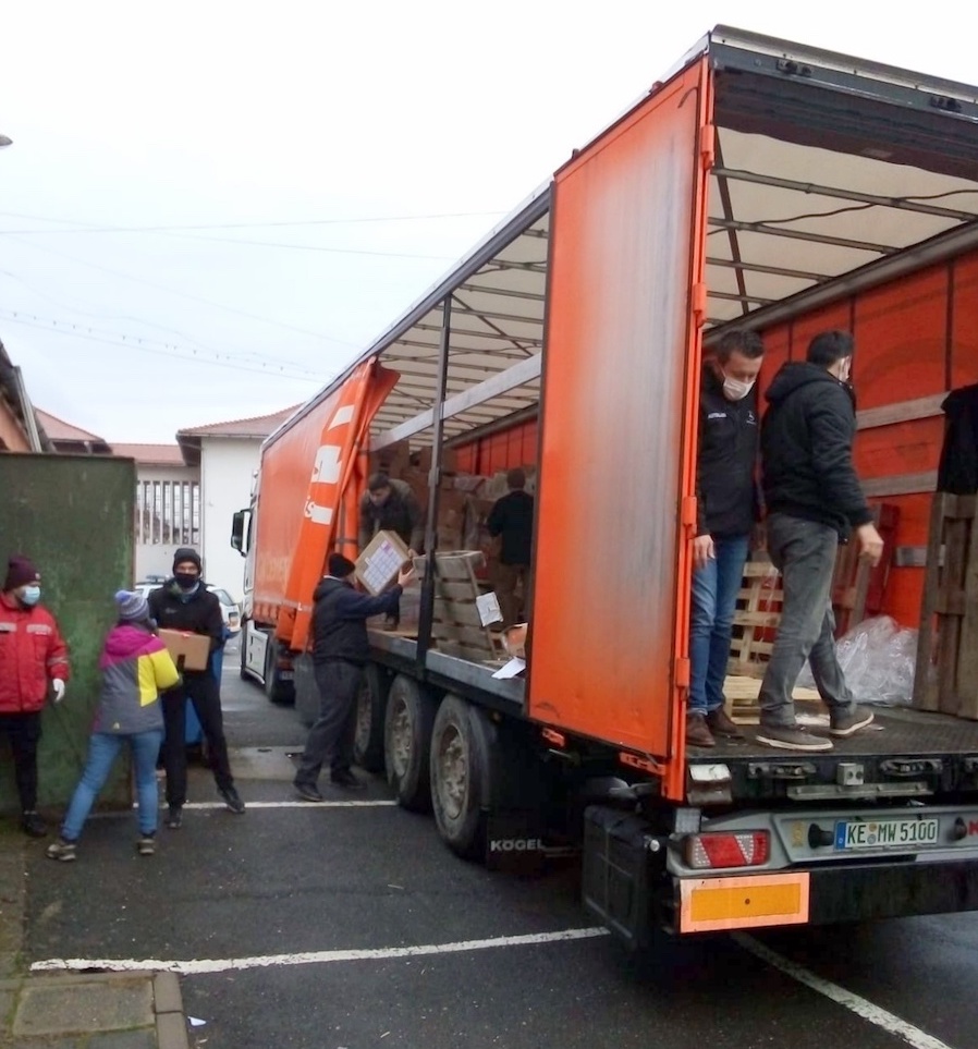 Proiectul Camionul de Crăciun a ajuns în Copșa Mică. „Cadourile sunt pentru toți elevii, indiferent de situația materială”