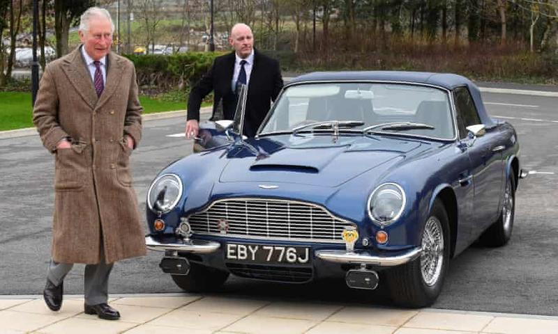 Mașina Aston Martin a prințului Charles merge cu derivate din brânză și vin