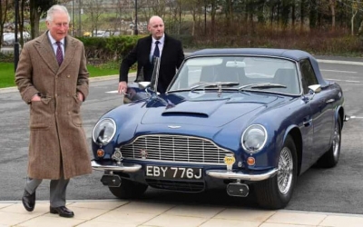 Mașina Aston Martin a prințului Charles merge cu derivate din brânză și vin