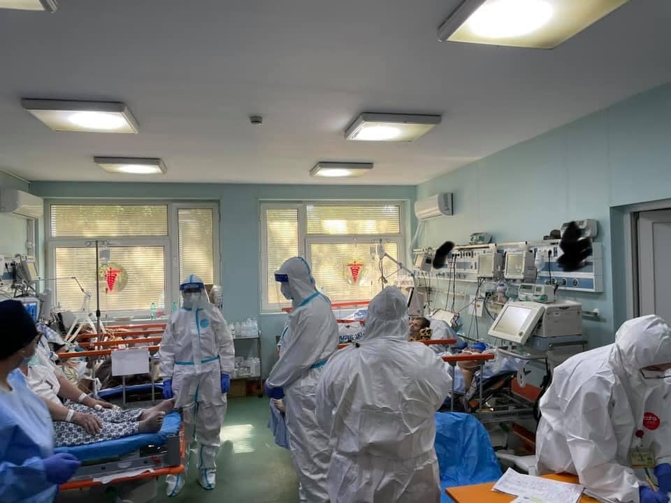 Şeful DSP Arad îi îndeamnă pe cei cu boli cronice să stea acasă până trece valul patru