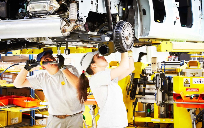 Renault Slovenia face concedieri şi reduce producţia, din cauza deficitului de semiconductori