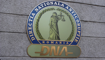 DNA: Deputatul Cosmin Şandru, urmărit penal pentru dare de mită cu privire la moţiunea de demitere a Guvernului
