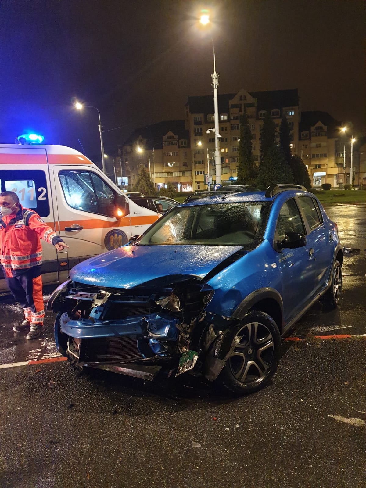 FOTO-Accident în sensul giratoriu de lângă Spitalul Județean