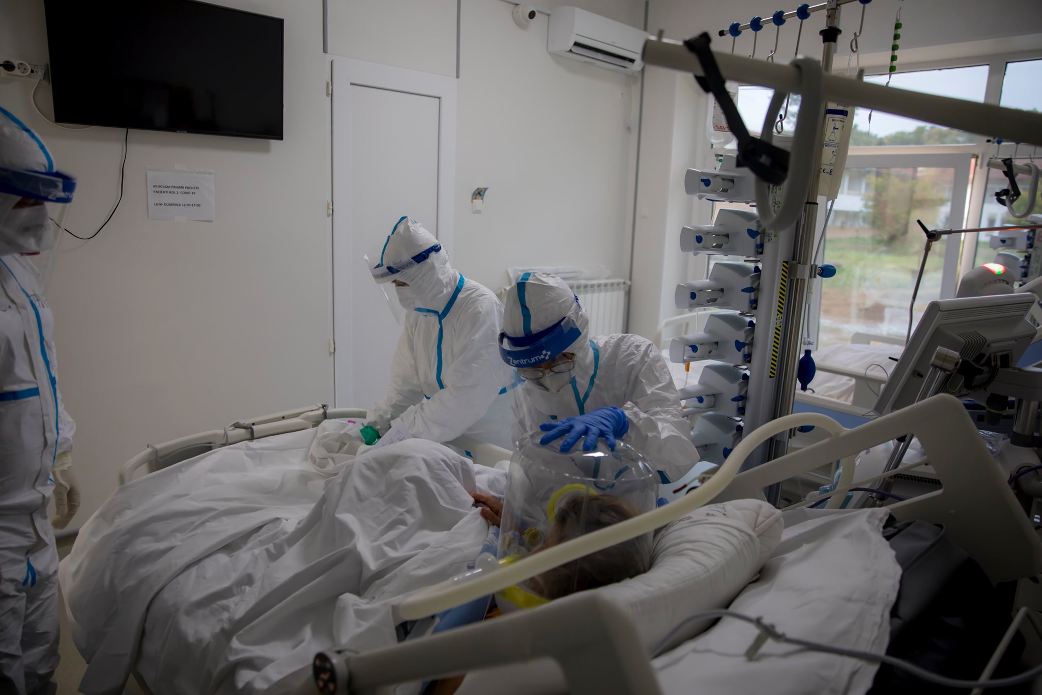Un sibian, nevaccinat, a murit de Covid în propria casă. Trei decese în ultimele ore