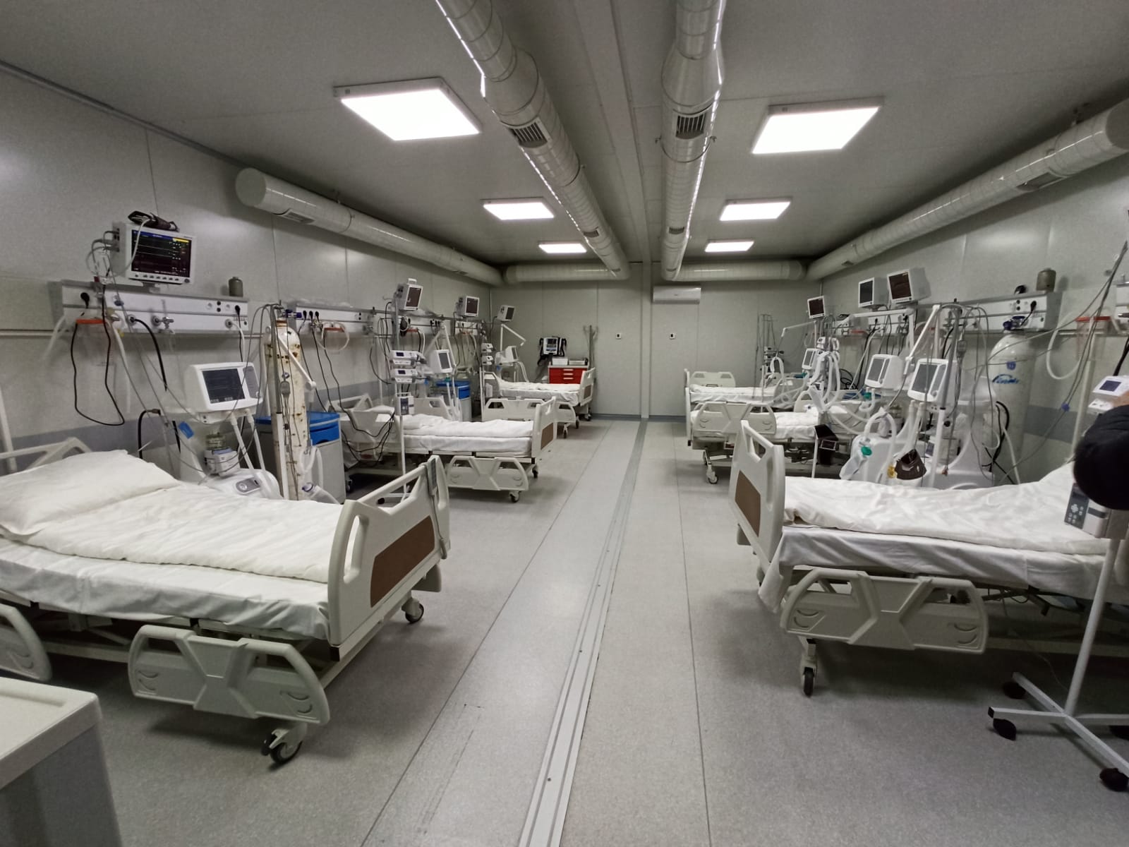 Două tinere de 19 și 20 de ani, nevaccinate, printre cele 261 de persoane care au murit de COVID în România, în ultima zi